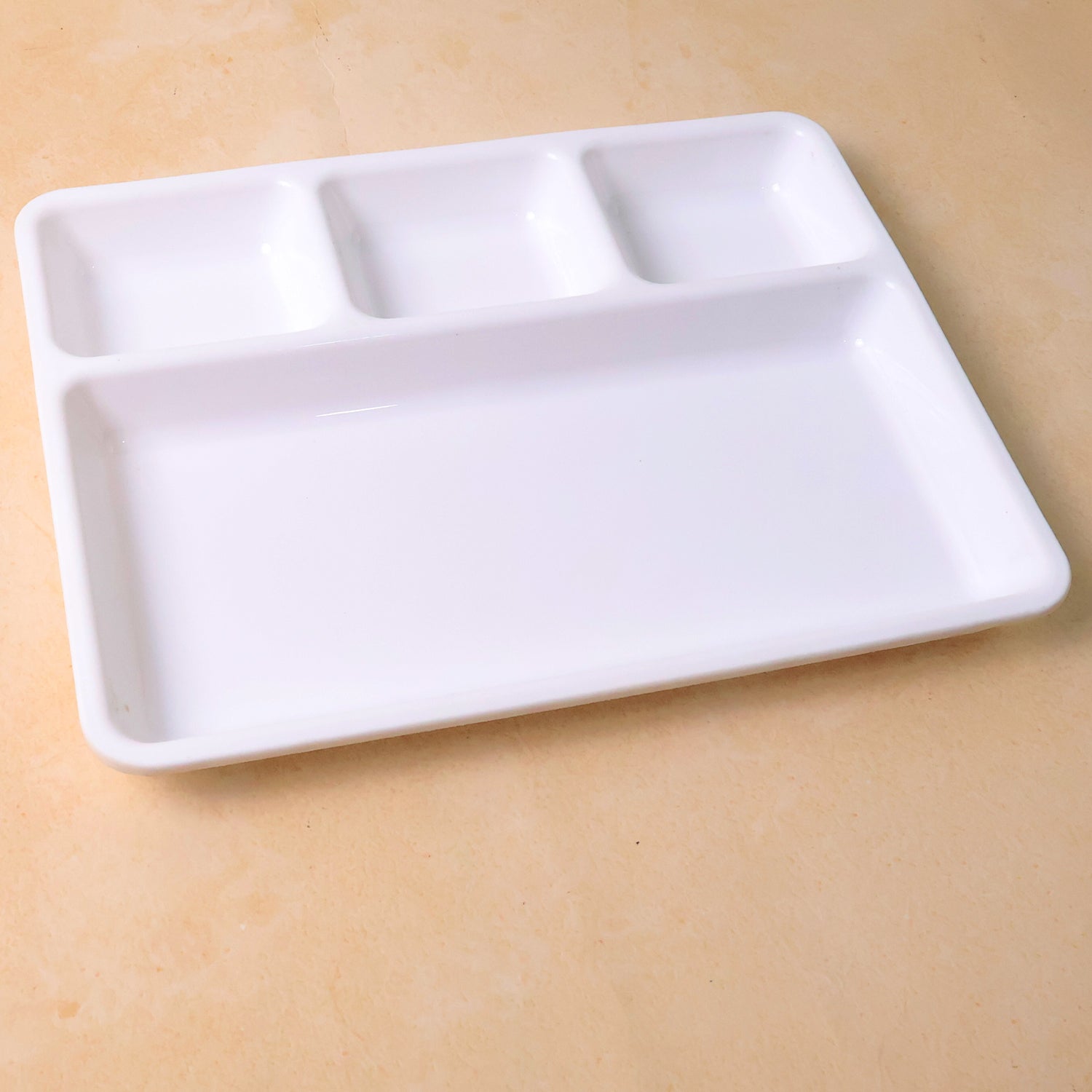 Plastic 4-compartment Rectangular Meal Serving Tray Plate (1 Pc White)