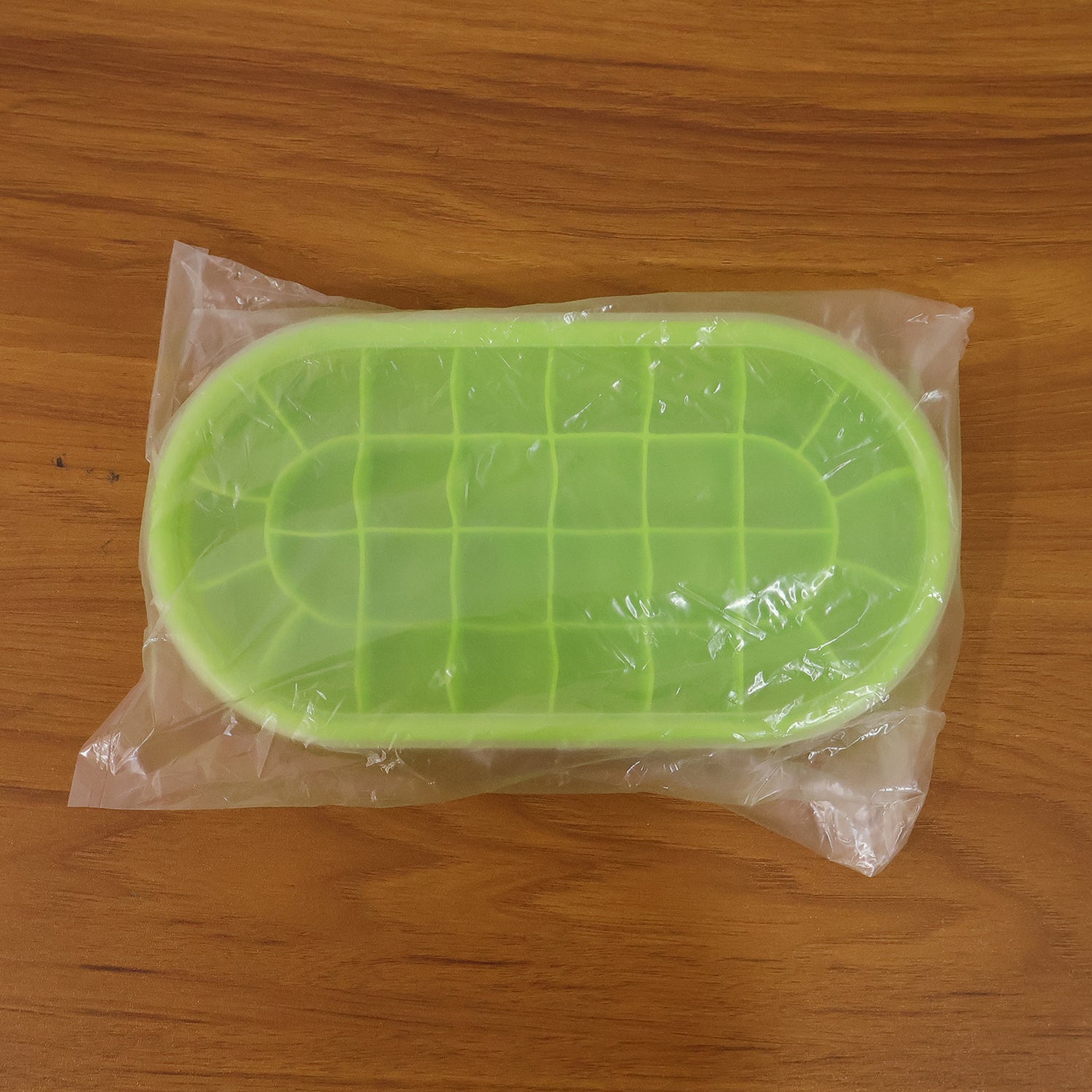 Premium Oval Silicone Ice Cube Tray With Lid (1 Pc)