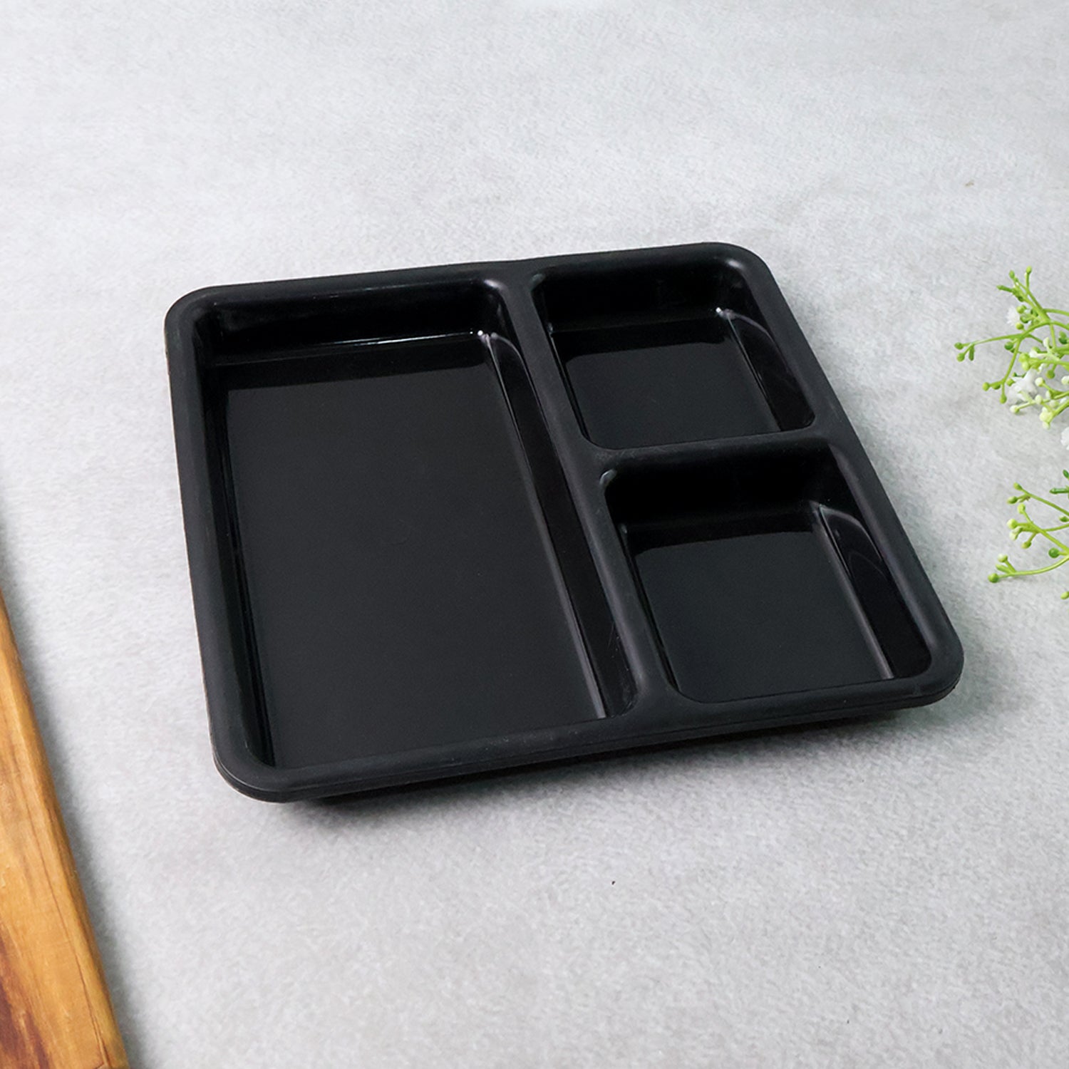 Plastic Multi-compartment Meal Serving Tray 3-section Rectangular Dining Plate (1 Pc Black)