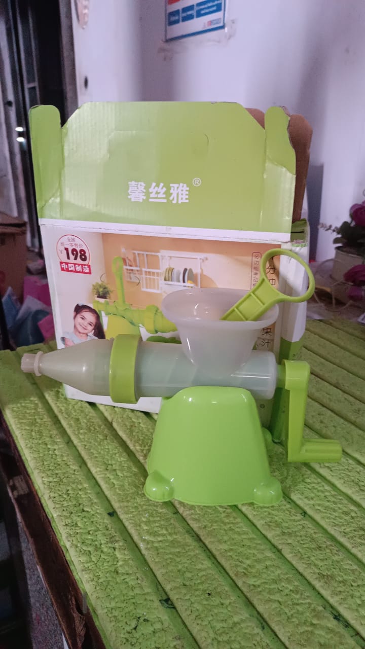 Manual Juicer Modern Plastic Fruit And Vegetable Juicer (1 Pc Bowl Not Included)